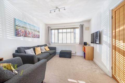 47 Morecambe Close, Hornchurch, RM12 5LT