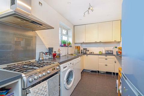 8 Gloucester Close, Thames Ditton, KT7 0EW