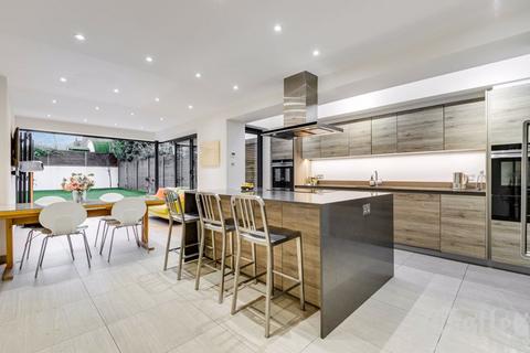 4 Priory Avenue, London, N8 7RN