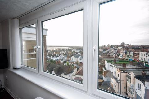1 bedroom apartment for sale - Grand Drive, Leigh-On-Sea SS9
