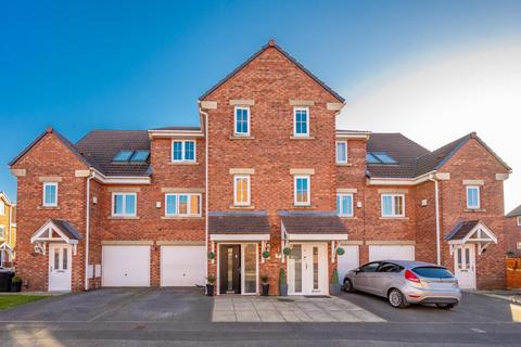 4 bedroom terraced house for sale, Parkfield Court, Leeds, LS27