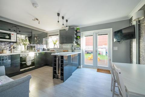 4 bedroom terraced house for sale, Parkfield Court, Leeds, LS27