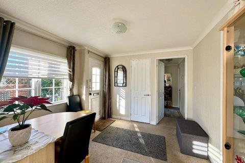 2 bedroom park home for sale, Laburnham Avenue, Wilstead, Bedfordshire, MK45 3WJ