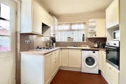 12 Meadow Way, Dartford, DA2 6AB