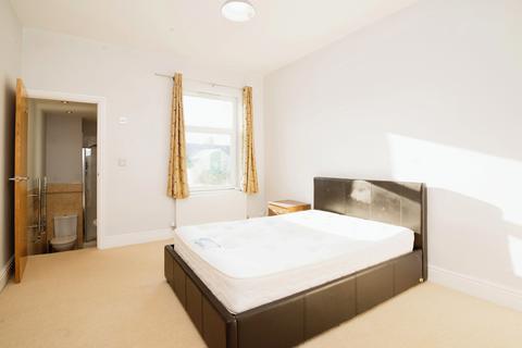 2 bedroom apartment to rent - Marlborough Road
