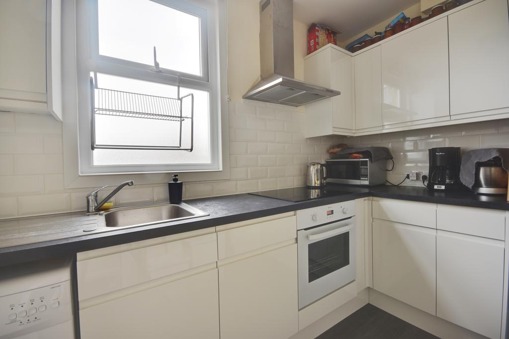 Love Lane, Pinner, HA5 3EE 1 bed flat to rent £1,150 pcm (£265 pw)