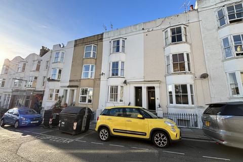 1 bedroom flat to rent, Farm Road, Hove