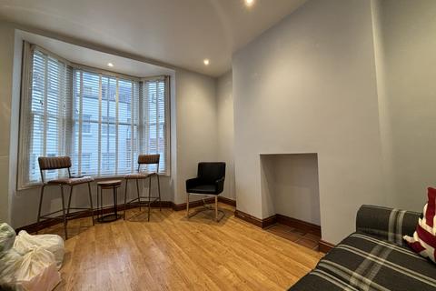 1 bedroom flat to rent, Farm Road, Hove