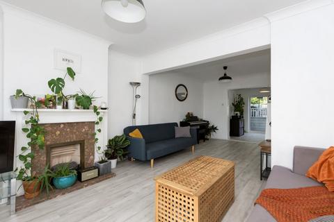 131 Longmead Drive, Sidcup, DA14 4NY