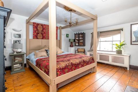 3 bedroom detached house for sale, High Street, Newnham GL14