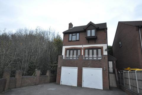 4 bedroom detached house to rent, Westcott Close, Kingswinford