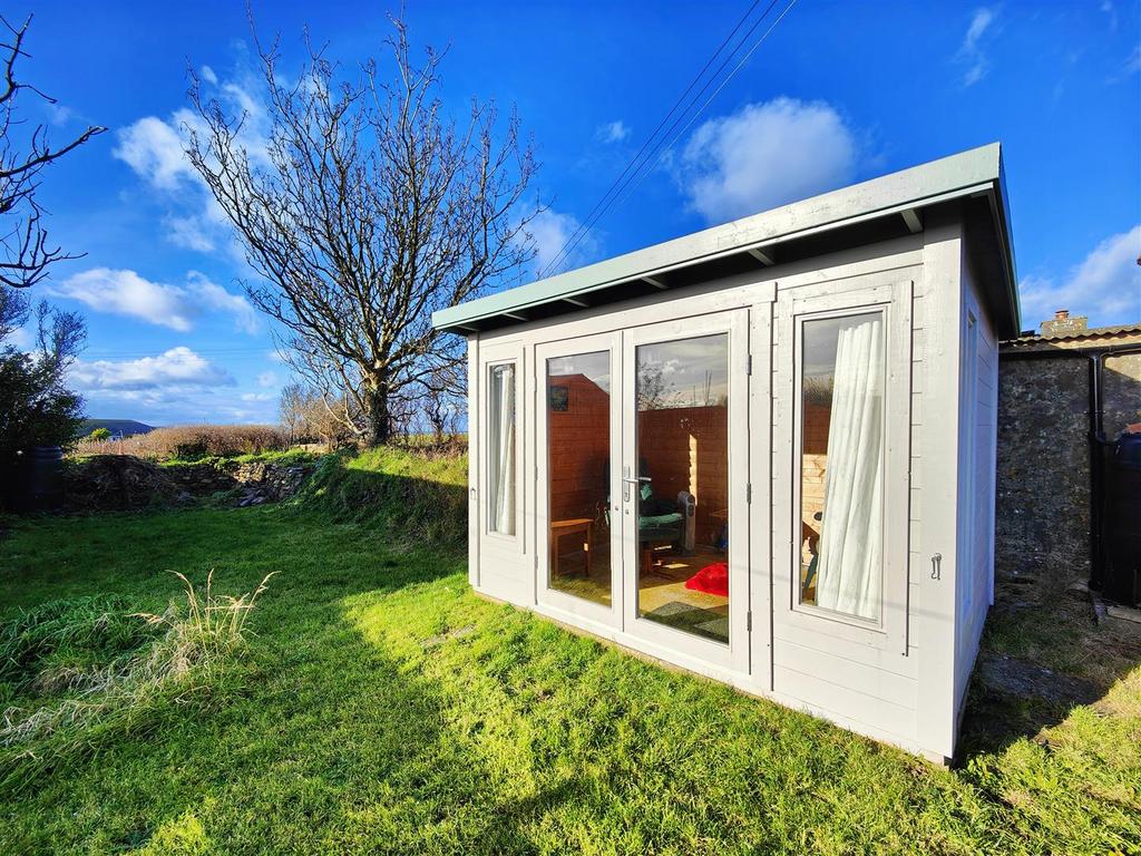 Summer House (Luoman) 44m timber construction