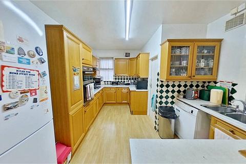 3 bedroom townhouse for sale, Kimberley Road, Leicester LE2