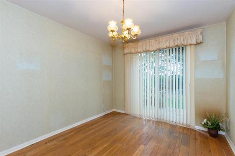 107 Stapleton Road, Orpington, BR6 9TQ