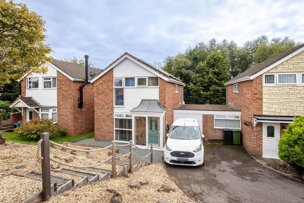 Woodland Rise, Lydney GL15 3 bed semidetached house £245,000