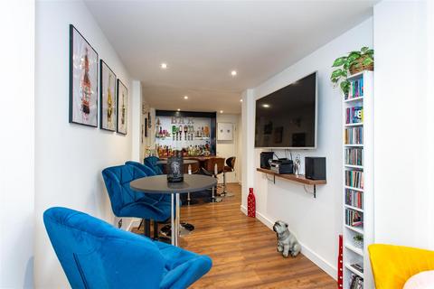 64 Avalon Road, Orpington, BR6 9BA