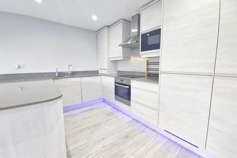 3 bedroom semi-detached house to rent, Woodlands Road, Romford, RM1