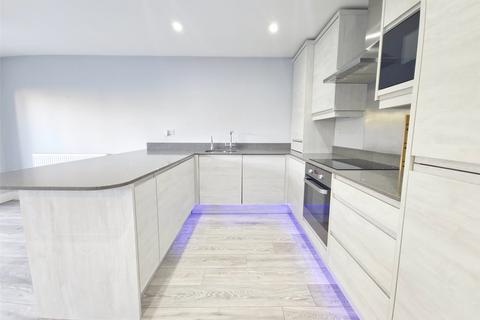 3 bedroom semi-detached house to rent, Woodlands Road, Romford, RM1