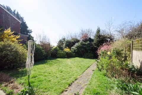 15 Warwick Close, Orpington, BR6 9DU
