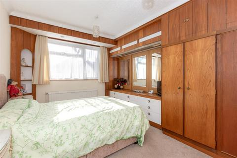 113 Oregon Square, Orpington, BR6 8BE