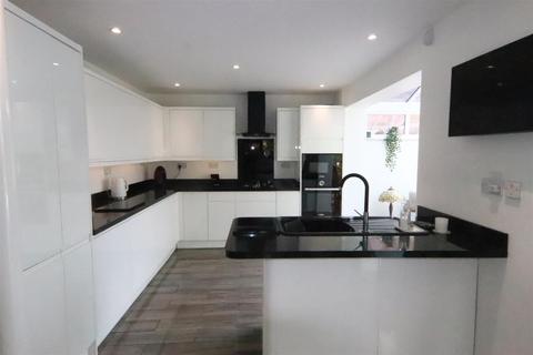 14 Woodley Road, Orpington, BR6 9BN