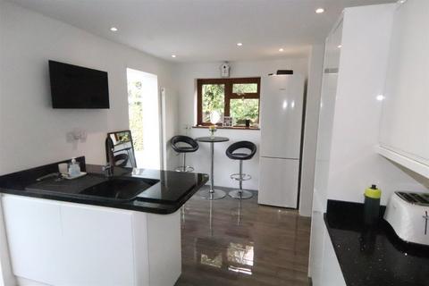 14 Woodley Road, Orpington, BR6 9BN