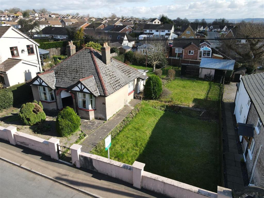 Primrose Hill, Lydney GL15 2 bed detached bungalow for sale £285,000