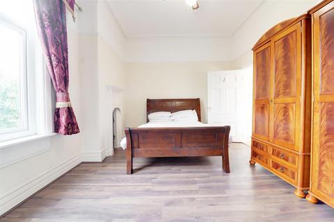 2 bedroom flat for sale, Ferriby Road, Hessle