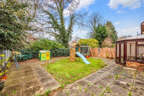 12 Fairacres, Tadworth, KT20 5QT