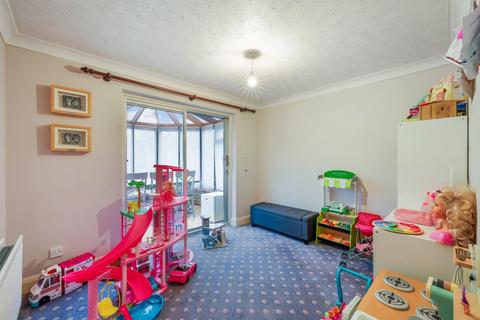 12 Fairacres, Tadworth, KT20 5QT