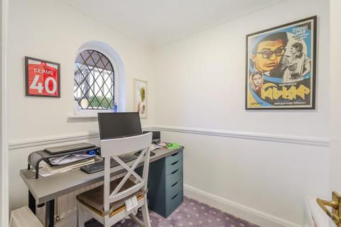 12 Fairacres, Tadworth, KT20 5QT