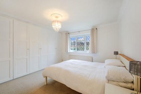 12 Fairacres, Tadworth, KT20 5QT