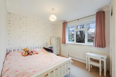 12 Fairacres, Tadworth, KT20 5QT