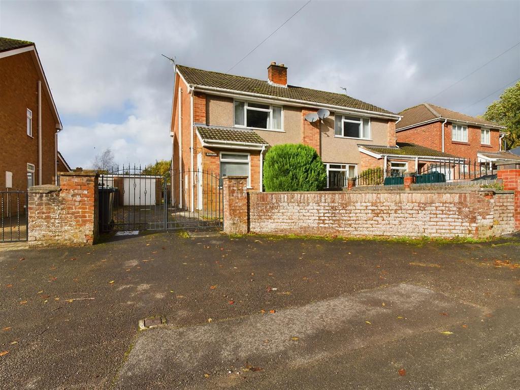 Lydney GL15 3 bed semidetached house for sale £280,000
