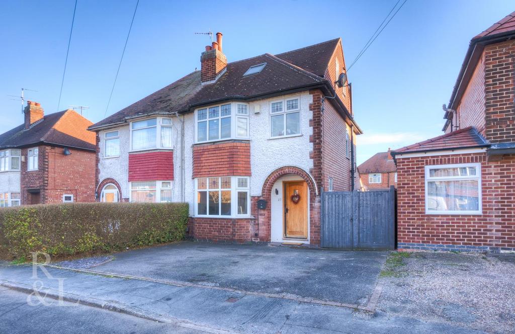 Abingdon Drive, Ruddington, Nottingham 3 bed semidetached house £299,950