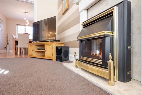 6 Blantyre Gardens, Cumbernauld, Glasgow, G68 9NJ