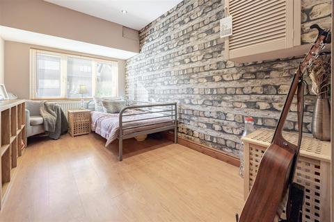 6 Blantyre Gardens, Cumbernauld, Glasgow, G68 9NJ