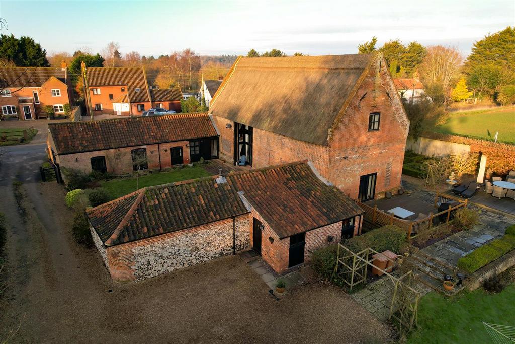 Banningham Road, Tuttington, Norwich 5 bed barn conversion for sale £