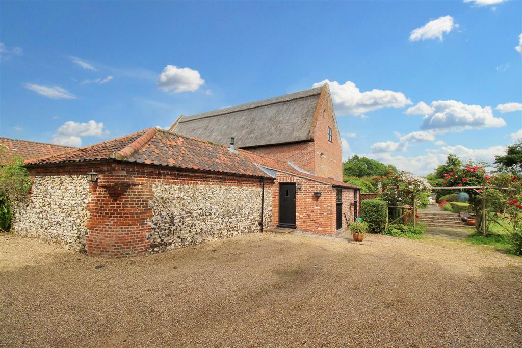 Banningham Road, Tuttington 5 bed barn conversion for sale £950,000