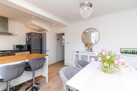 27 Abingdon Drive, Ruddington, Nottingham, NG11 6FX