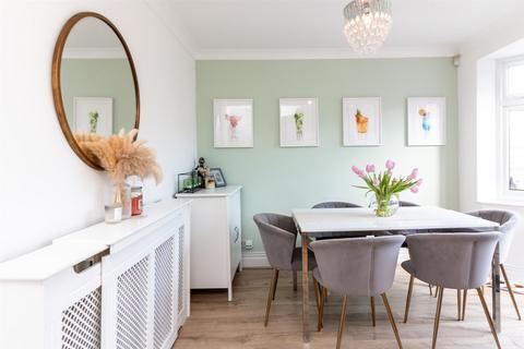 27 Abingdon Drive, Ruddington, Nottingham, NG11 6FX