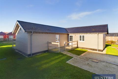 3 bedroom lodge for sale, Hampton Court, The Bay, Filey