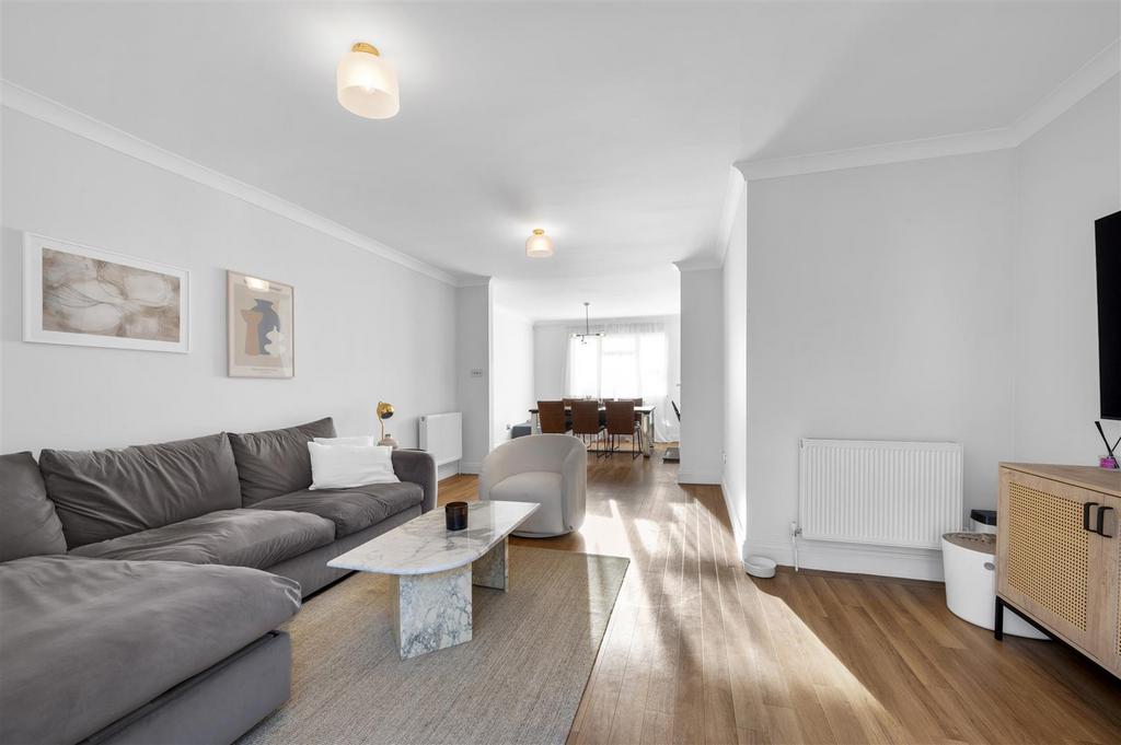 8 Melbury Gardens.jpg
