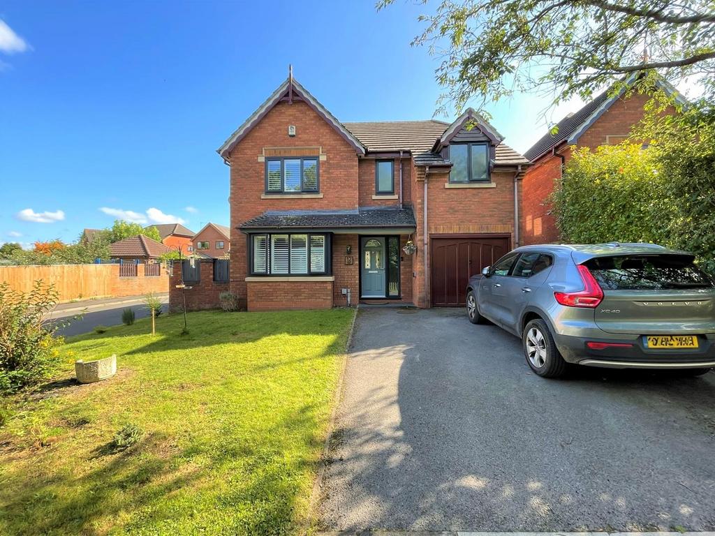 Balmoral Close, Chippenham 4 bed detached house for sale £435,000