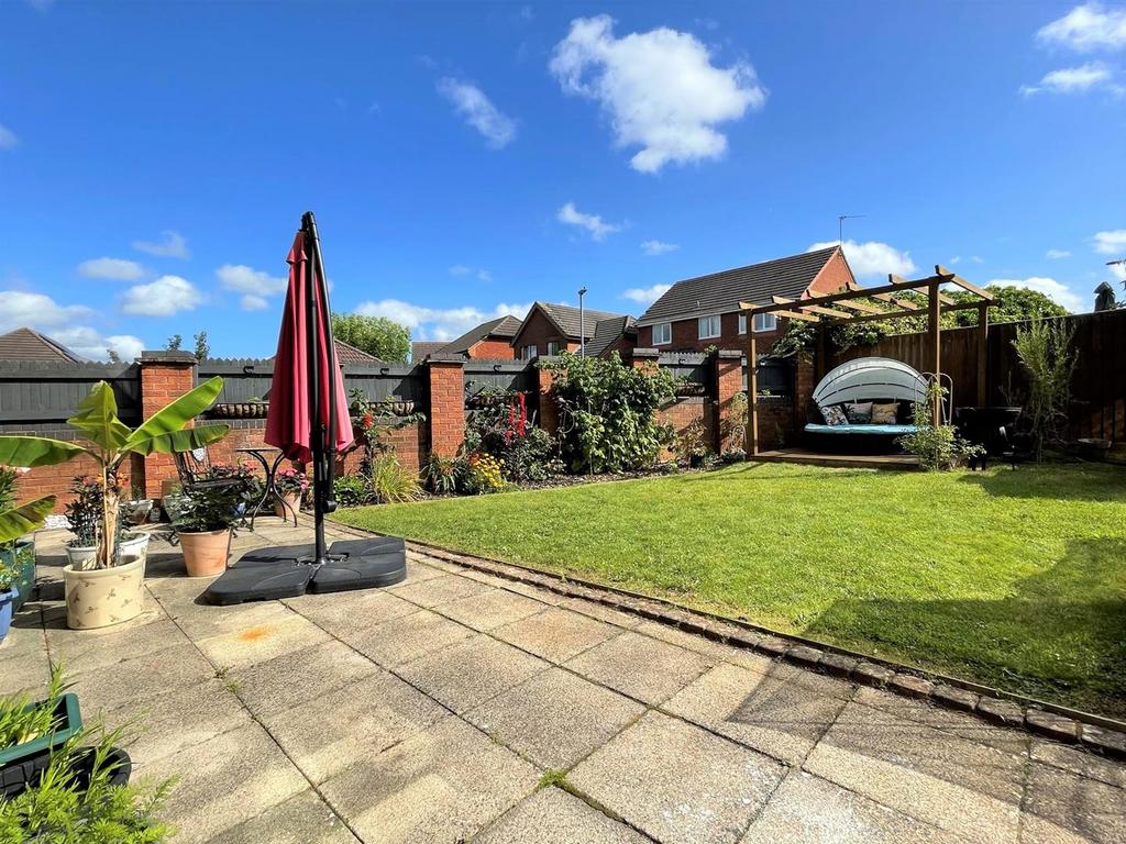Balmoral Close, Chippenham 4 bed detached house for sale £435,000