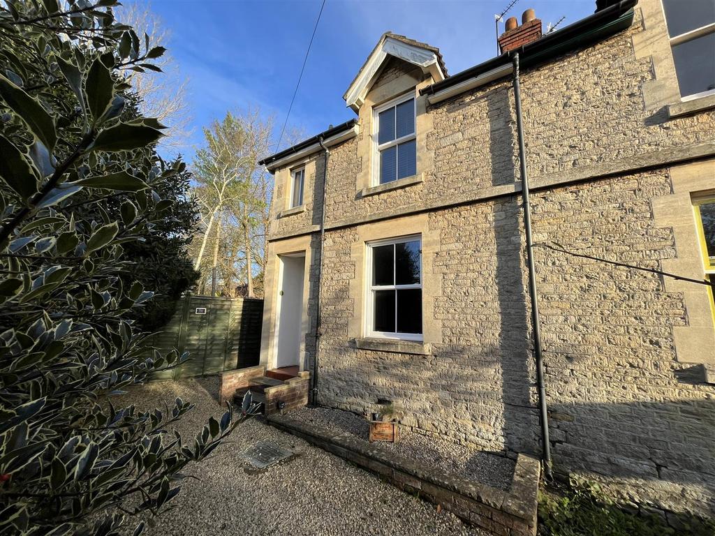 Lowden, Chippenham 2 bed semidetached house for sale £279,950
