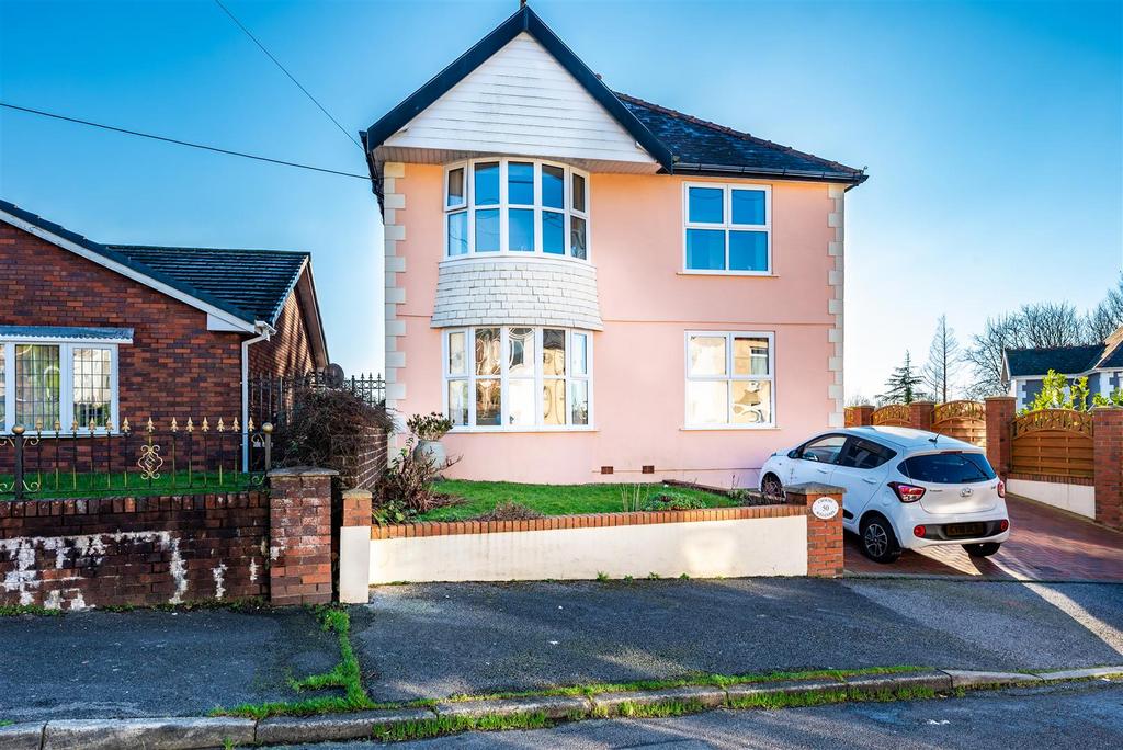 Heol Hendre, Llwynhendy, Llanelli 3 bed detached house for sale £300,000