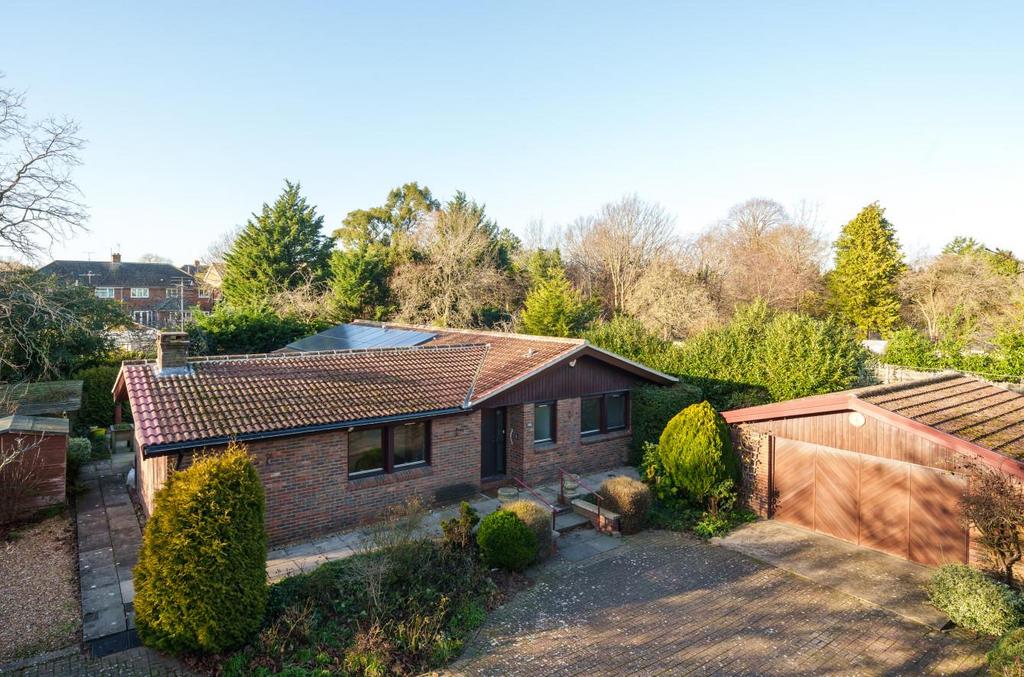 Kimbolton Road, Bedford 4 bed detached bungalow for sale £775,000