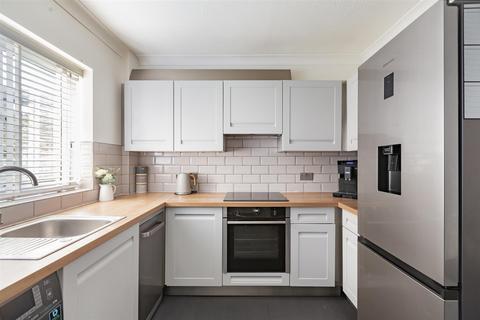 49 Manor Forstal, New Ash Green, Longfield, DA3 8JG