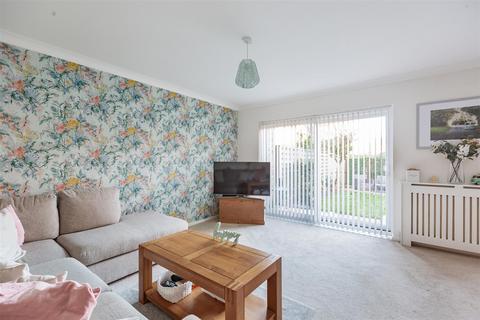 49 Manor Forstal, New Ash Green, Longfield, DA3 8JG